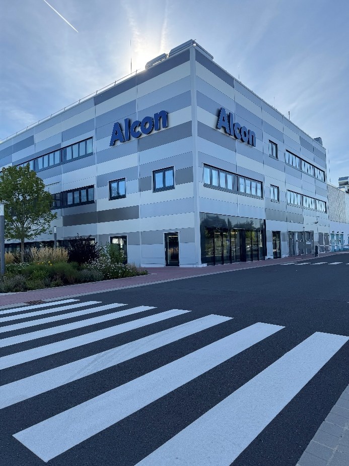 Produktionsgebäude von Alcon in Großwallstadt