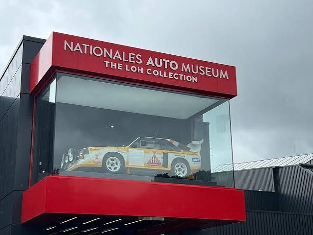 Eingang des Nationalen Automuseums The Loh Collection